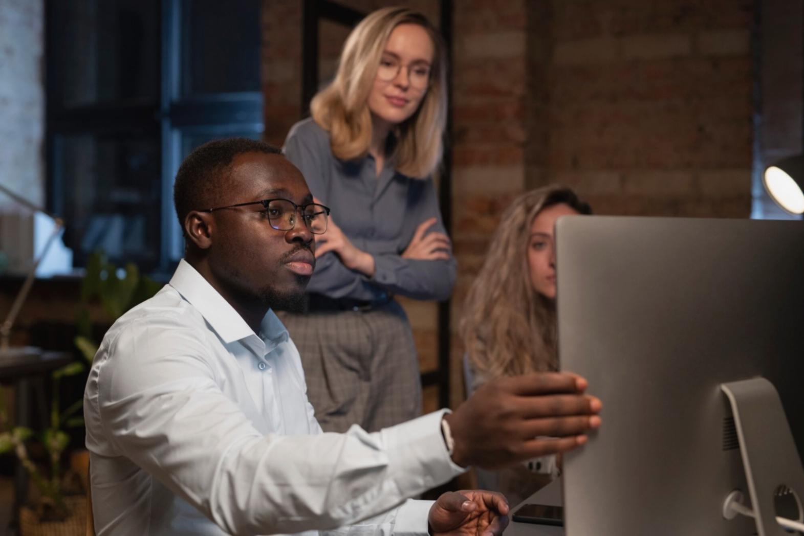 Espace de méditation calme et lumineux pour le développement intuitif